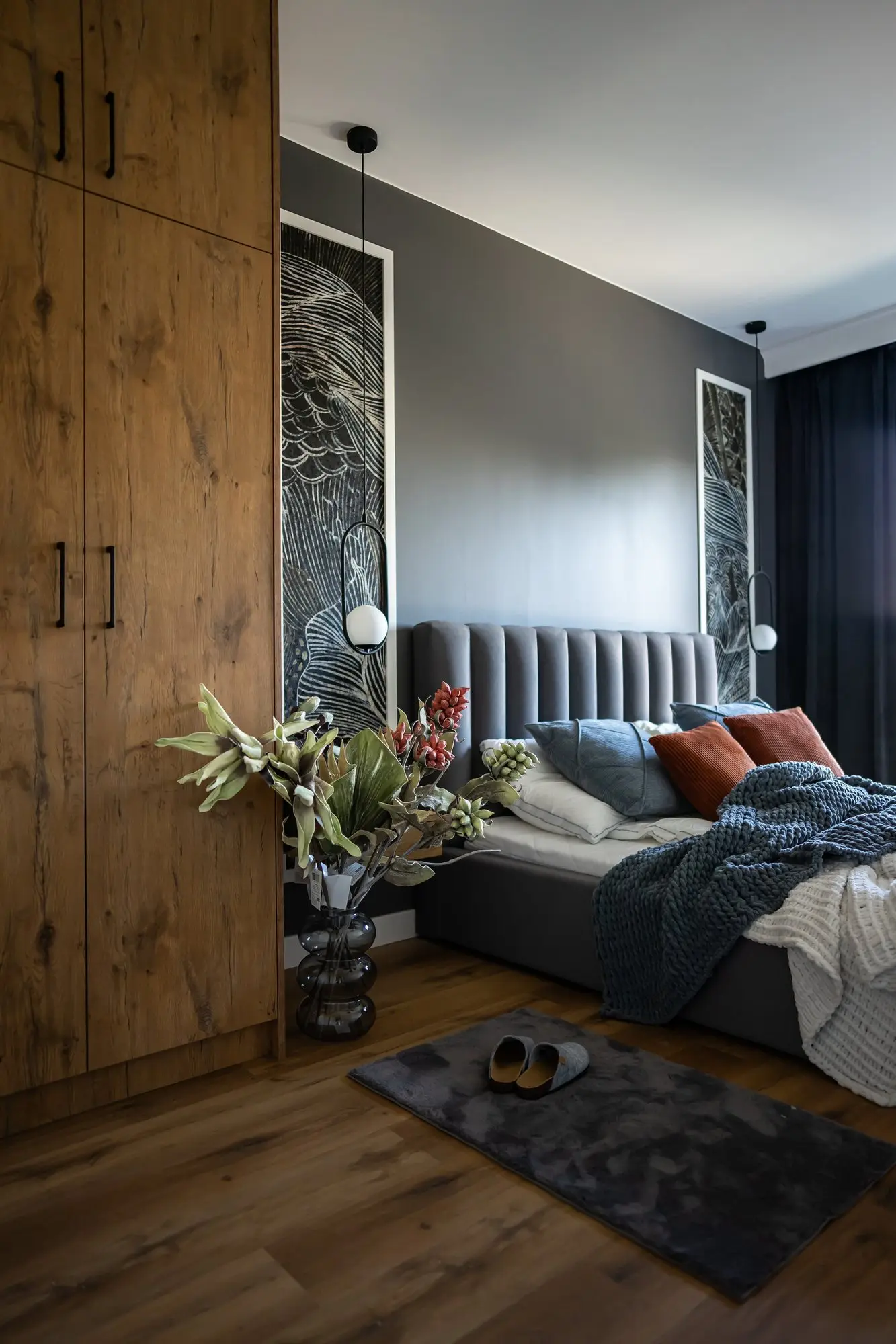 Sypialnia w ciemnych barwach – projekt wnętrza NicaDesign, Warszawa